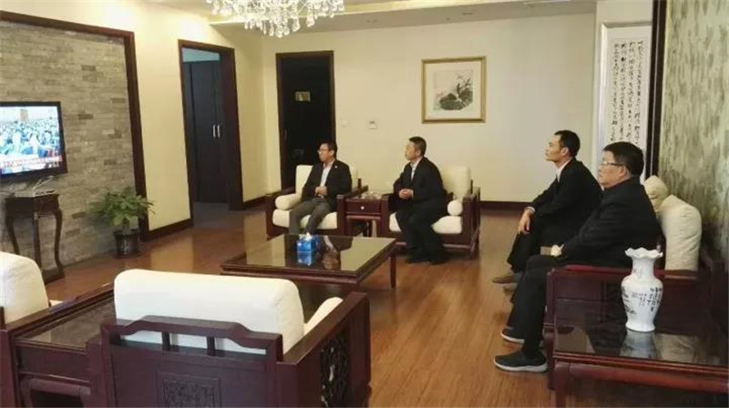 【学习贯彻十九大精神系列报道之一】九游会集团党委组织收看十九大开幕式